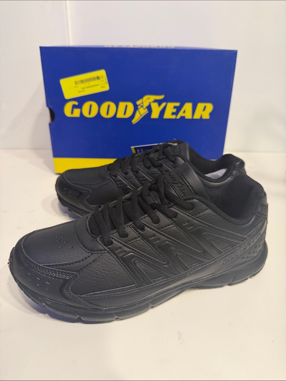 New women’s Goodyear  All-Black Comfort Walking Shoes size 9
